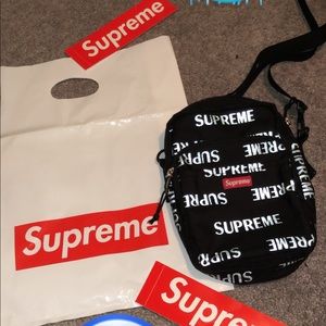 Supreme 3m reflective shoulder bag. 100% authentic